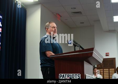 Gillette Stadium. 31.. Mai 2022. MA, USA; Bill Belichick, Cheftrainer der New England Patriots, spricht bei der OTA des Teams im Gillette Stadium mit den Medien. Eric Canha/CSM/Alamy Live News Stockfoto