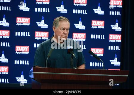 Gillette Stadium. 31.. Mai 2022. MA, USA; Bill Belichick, Cheftrainer der New England Patriots, spricht bei der OTA des Teams im Gillette Stadium mit den Medien. Eric Canha/CSM/Alamy Live News Stockfoto