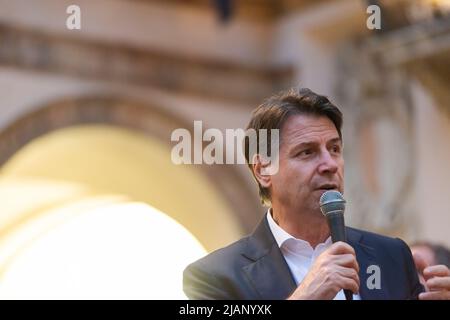 30/05/2022- Italien, Lombardei, Crema, Giuseppe Conte von Movimento Cinque Stelle, zur Unterstützung des Bürgermeisterkandidaten Stockfoto