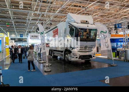 Erster Tag auf der Hannover Messe 2022, Industriemesse, nach 2 Jahren Corona Break, Messehalle mit Fokus auf Brennstoffzellen, Lkw mit Wasserstoff d Stockfoto