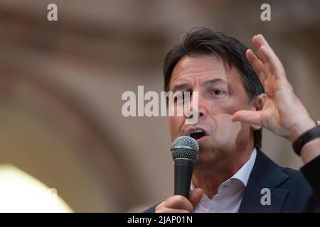 30/05/2022- Italien, Lombardei, Crema, Giuseppe Conte von Movimento Cinque Stelle, zur Unterstützung des Bürgermeisterkandidaten Stockfoto