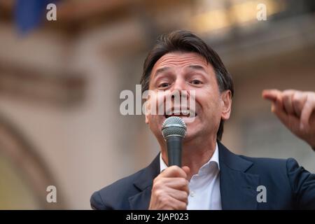 30/05/2022- Italien, Lombardei, Crema, Giuseppe Conte von Movimento Cinque Stelle, zur Unterstützung des Bürgermeisterkandidaten Stockfoto