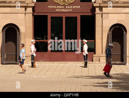 Wachen vor dem Präsidentengebäude in der Innenstadt von Sofia, Bulgarien, dem Balkan und der EU Stockfoto