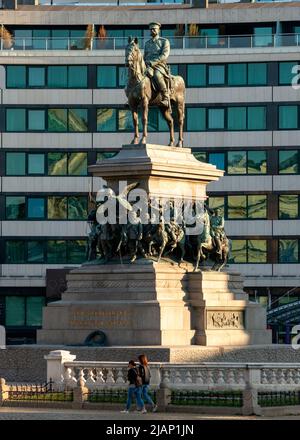 Sofia Bulgarien Denkmal für den Befreier des Zaren Alexander II. Statue und Denkmal im Gebäude der Nationalversammlung in Sofia, Bulgarien, Europa, Balkan Stockfoto