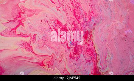 Textur mit rosa und weißen Acrylfarbe schaffen eine organische und marmorierte Mischung ideal für Hintergründe und Grafikdesign Stockfoto
