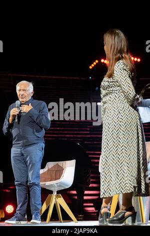 Verona, Italien 11. September 2020. Der berühmteste italienische Lyriker Mogol alias Giulio Rapetti Mogol während seines Live-Vors in der Arena di Verona. Stockfoto