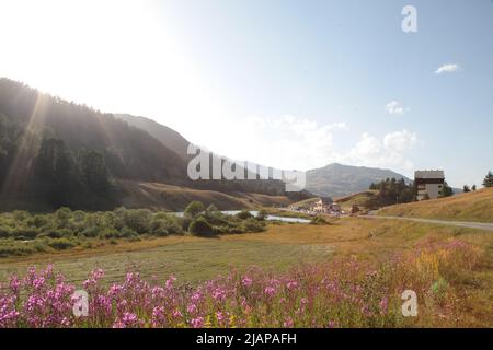 Refuge Napoléon Face au lac au Col de Vars, Hautes-Alpes Stockfoto