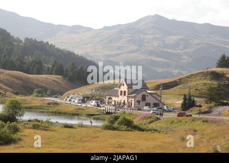 Refuge Napoléon Face au lac au Col de Vars, Hautes-Alpes Stockfoto