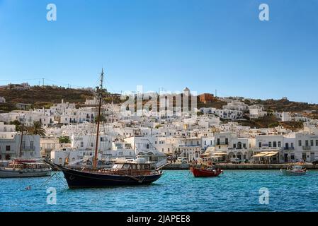 Mykonos Hafen. Mykonos ist eine griechische Insel der Kykladen-Gruppe in der Ägäis. Mykonos, Griechenland Stockfoto