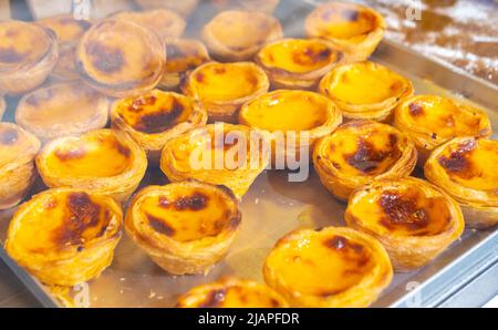 Typisch portugiesischer Dessert Pasteis de nata Stockfoto