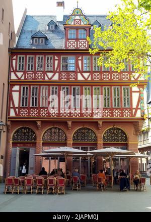 Golden Scales House, mittelalterliches Fachwerkhaus in der Altstadt, im Zweiten Weltkrieg zerstört, vor kurzem restauriert, Frankfurt, Deutschland Stockfoto