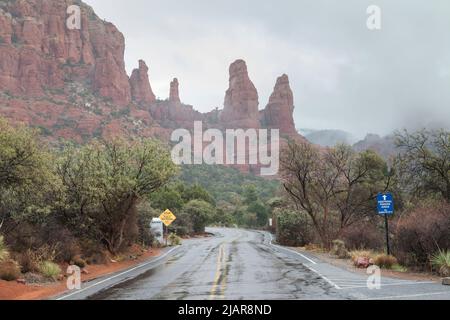 Panoramastraße zur Kapelle des Heiligen Kreuzes, Sedona, Arizona, USA Stockfoto