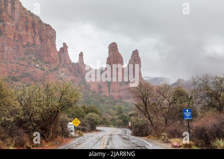 Panoramastraße zur Kapelle des Heiligen Kreuzes, Sedona, Arizona, USA Stockfoto