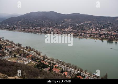 Visegrad: Donauufer und Hügel, Ungarn Stockfoto