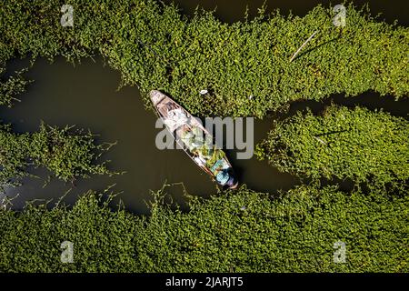 Luftaufnahme des schwimmenden Marktes Sapan Khong in Suphan Buri, Thailand Stockfoto