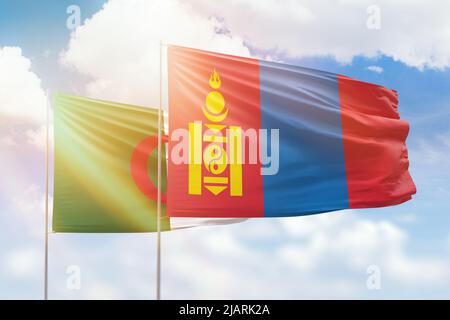 Sonniger blauer Himmel und Flaggen der mongolei und algeriens Stockfoto