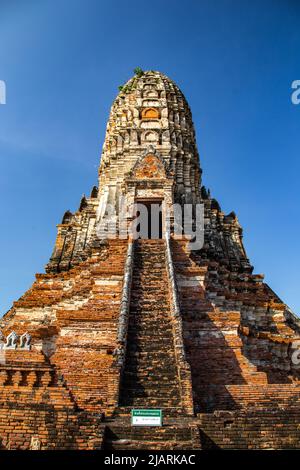 Wat Chaiwatthanaram, berühmter Ruinentempel in der Nähe des Chao Phraya Flusses in Ayutthaya, Thailand Stockfoto