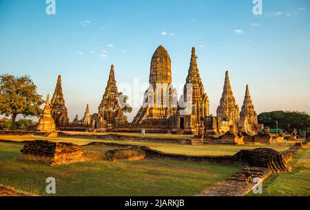 Wat Chaiwatthanaram, berühmter Ruinentempel in der Nähe des Chao Phraya Flusses in Ayutthaya, Thailand Stockfoto