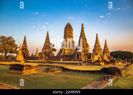Wat Chaiwatthanaram, berühmter Ruinentempel in der Nähe des Chao Phraya Flusses in Ayutthaya, Thailand Stockfoto