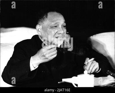 Teng Hsiao-Ping (Deng Xiaoping), Nachfolger des verstorbenen Ministerpräsidenten Thou en-lai (Zhou Enlai). Stockfoto