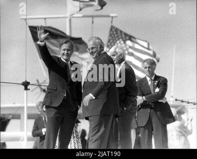 US-Präsident George H. W. Bush und Bundeskanzler Helmut Kohl währen einer Rheinfahrt auf der 'Stolzenfels'. Stockfoto