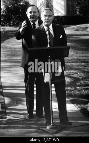 Der deutsche FDP-Politiker und Außenminister, Hans-Dietrich Genscher mit US-Außenminister Alexander Haig im 'Weißen Haus'. Stockfoto