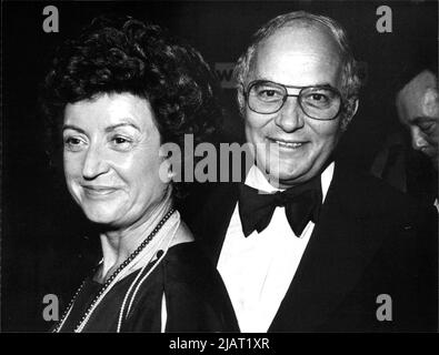Foto des Bundestagspräsidenten Dr. Rainer Barzel mit seiner Frau Kriemhild auf dem Bundespresseball 1975. Stockfoto