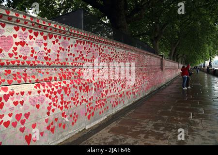 London, Großbritannien. 31.. Mai 2022. Die Covid Memorial Wall, gegenüber dem Houses of Parliament, in London, Großbritannien, am 31. Mai 2022. Kredit: Paul Marriott/Alamy Live Nachrichten Stockfoto