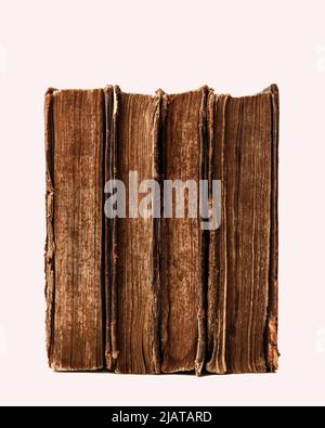Stapel alter abgenutzter, schäbiger jüdischer Bücher in Ledereinband, isoliert auf weißem Hintergrund. Nahaufnahme. Selektiver Fokus Stockfoto