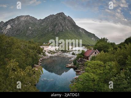 Theth-Nationalpark. Albanien. Eines der schönsten Reiseziele in Europa. Stockfoto