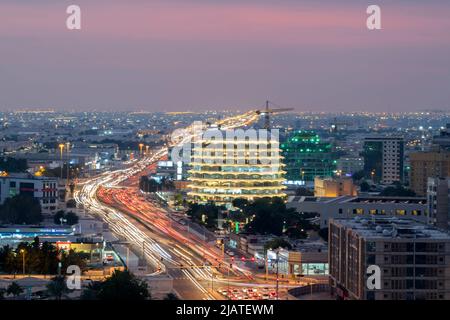 Burger Building In Der Nähe Des Ramada Signal Salwa Road Doha Stockfoto