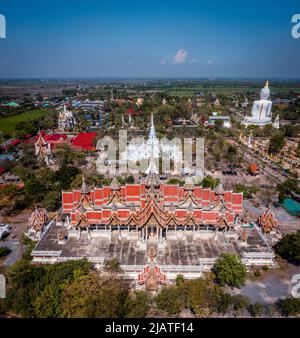 Tempel, buddhas und Skulpturen von Wat Phai Rong Wua in Suphan Buri, Thailand Stockfoto