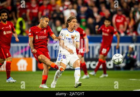 Thiago (Liverpool), Luka Modric (Real) FC Liverpool – Real Madrid Paris, Champions League, Finale, 28.05.2022, Fußball; Saison 2021/22 Foto: Morit Stockfoto