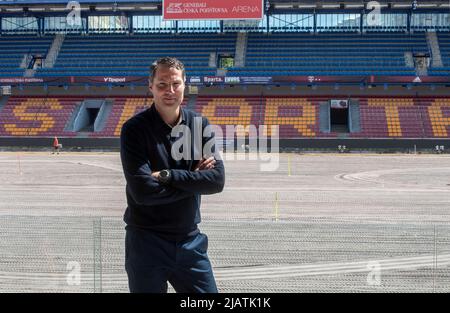 Prag, Tschechische Republik. 01.. Juni 2022. Brian Priske, neuer Cheftrainer der Fußballmannschaft AC Sparta Praha, posiert am 1. Juni 2022 im Stadion Sparta´s in Prag, Tschechien. Kredit: Michaela Rihova/CTK Foto/Alamy Live Nachrichten Stockfoto