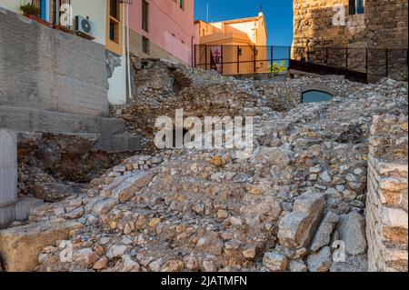 28. Mai 2022, Tarragona, Katalonien, Spanien: Blick auf die Ruinen des archäologischen Komplexes von Circo Antico. Gebaut in der II? Jahrhundert während der Herrschaft von Hadrian, ist der Circus Antico von Tarragona Teil eines römischen archäologischen Komplexes, der von den lokalen Behörden auf touristischen Wert gesetzt wurde. t ist in der UNESCO-Liste des Weltkulturerbes enthalten. Seit 1998, ''tarraco Viva'' ist ein Fest, das die römische Kultur von Tarragona im Mai präsentiert. Es ist ein großer Gewinn, um Kreuzfahrtkunden anzuziehen.seit 2021 hat der Hafen von Tarragona eine Investition angekündigt, um die Kapazität für Kreuzschiffe zu erhöhen Stockfoto