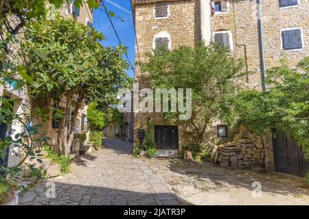 Straßen der Stadt Groznjan in Istra, Kroatien Stockfoto