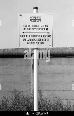 Die DDR-Grenze bei Staaken zwischen Ost- und West-Berlin im Jahr 1989 Stockfoto