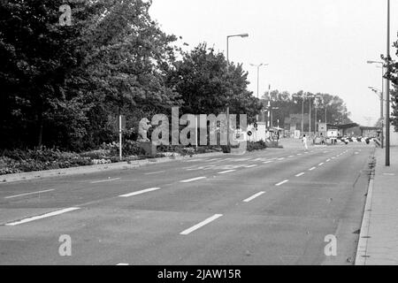 Die DDR-Grenze bei Staaken zwischen Ost- und West-Berlin im Jahr 1989 Stockfoto