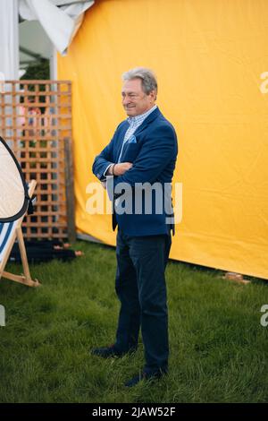 Hay-on-Wye, Wales, Großbritannien. 1.. Juni 2022. Alan Titchmarsh Portraits auf dem Hay Festival 2022, Wales. Quelle: Sam Hardwick/Alamy. Stockfoto