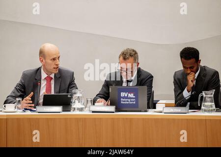 2022-06-01 14:09:56 DEN HAAG - Daniel Koerhuis vvd (links) Wybren van Haga und Habtamu de Hoop pvda während einer Ausschussdebatte im Repräsentantenhaus über die Luftfahrt. ANP ROBIN UTRECHT niederlande Out - belgien Out Stockfoto