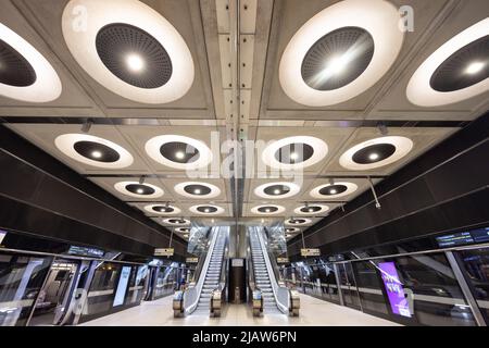 Elizabeth Line (Crossrail) Canary Wharf U-Bahn-Station auf Isle of Dogs, Tower Hamlets im Zentrum von London Stockfoto