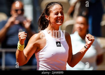 Paris, Frankreich, Frankreich. 1.. Juni 2022. Daria KASATKINA von Russland feiert seinen Sieg während des Tages elf von Roland-Garros 2022, French Open 2022, Grand Slam Tennisturnier im Roland-Garros-Stadion am 01. Juni 2022 in Paris, Frankreich. (Bild: © Matthieu Mirville/ZUMA Press Wire) Bild: ZUMA Press, Inc./Alamy Live News Stockfoto