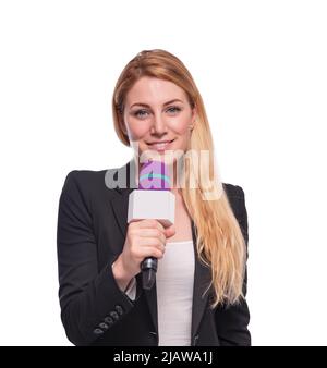 Reporter oder TV-Moderator mit einem Mikrofon auf einem weißen. Stockfoto