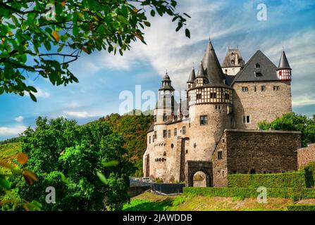 Burresheim Castle ist eine mittelalterliche Burg nordwestlich von Mayen, Rheinland-Pfalz, Deutschland Reisen und Wahrzeichen Stockfoto