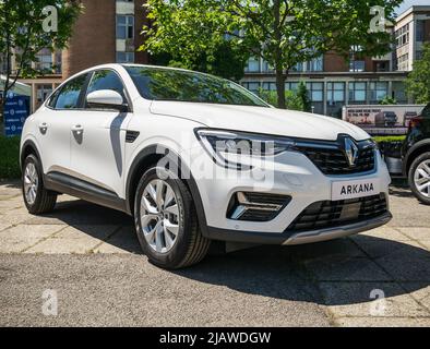 Bukarest, Rumänien - 05.20.2022: Der neue Renault Arcana Hybrid. Stockfoto