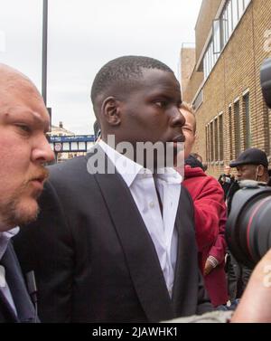 London, England, Großbritannien. 1.. Juni 2022. West Ham-Verteidiger KURT ZOUMA trifft vor der Verurteilung vor dem Amtsgericht von Thames ein, weil er sein Haustier in einem Heimvideo, das auf Snapchat gepostet wurde, getreten und geklatscht hat. (Bild: © Tayfun Salci/ZUMA Press Wire) Stockfoto