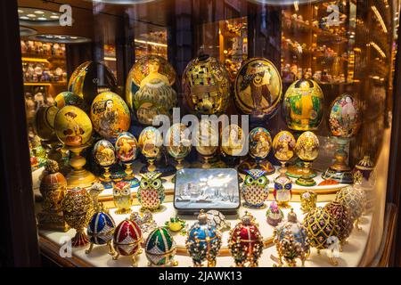 Der Souvenirladen in Prag, Tschechische Republik, 18. Mai 2022 Stockfoto