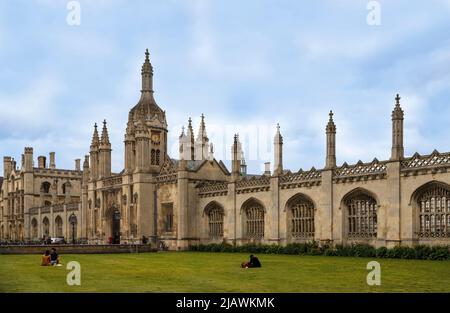 Torhaus und Leinwandwand am King's College Cambridge von William Wilkins, Cambridgeshire, England, Großbritannien. Stockfoto