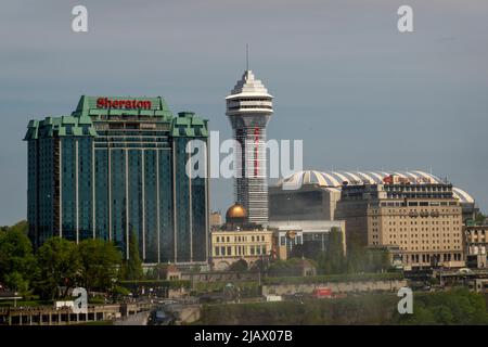 Blick auf die kanadische Seite der Niagarafälle von der amerikanischen Seite in den USA Stockfoto