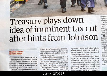 „Das Finanzministerium verspielt die Idee einer drohenden Steuersenkung nach Hinweisen von Johnson“, titelt ein Artikel der Zeitung Guardian zum Recycling 11. Mai 2022 London UK Stockfoto